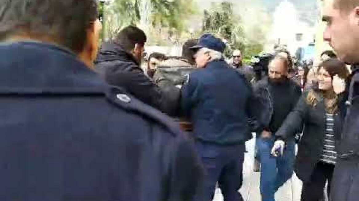 Αποδοκιμασίες και ένταση στα δικαστήρια Νεαπόλεως