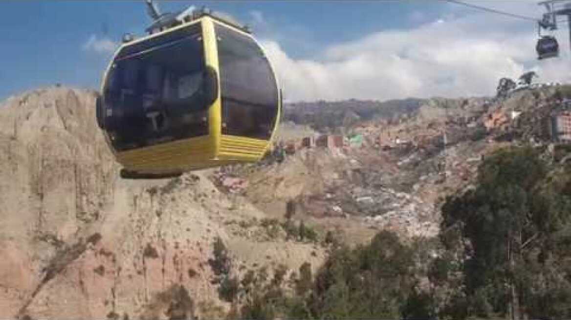 Asi se ve el deslizamiento en Bajo Llojeta en La Paz desde el Teleferico Amarillo