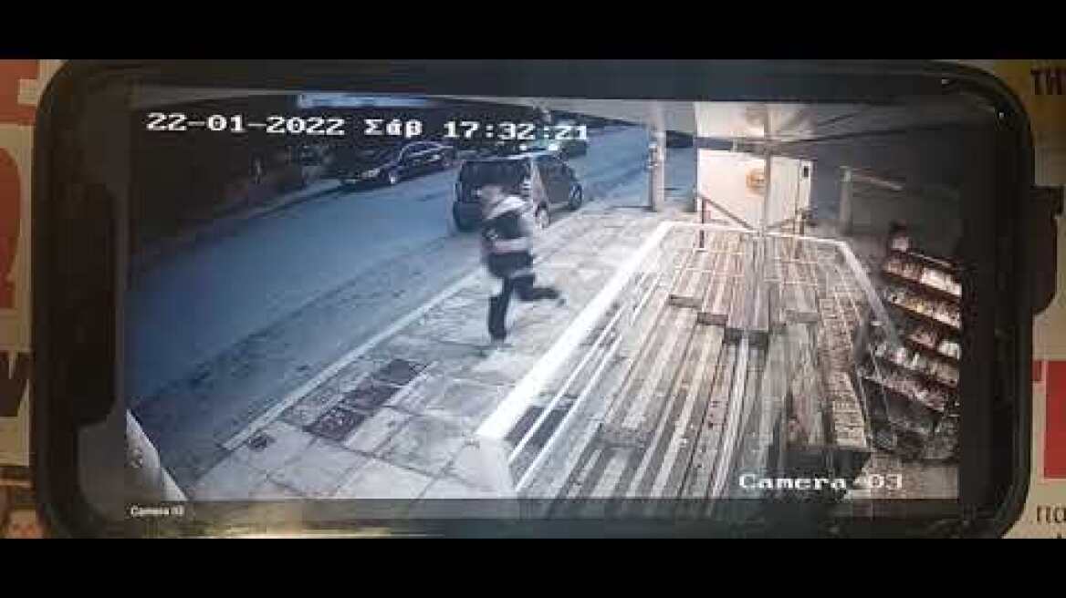 Άνδρας τραυματίστηκε στη Βούλα από πυροβολισμούς (2)