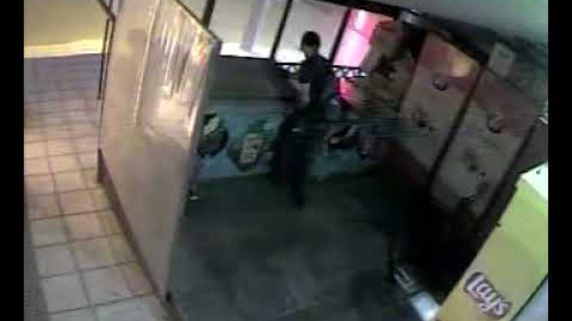 Θεσσαλονίκη:  Kλέφτες ανοίγουν ψυγεία με σφολιάτες και παγωτά