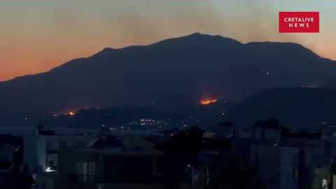 Η φωτιά στο νότιο Ρέθυμνο όπως φαίνεται από το Τυμπάκι Ηρακλείου