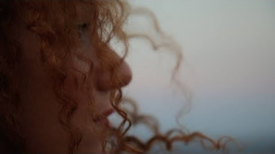 Κατερίνα Μακαβού - Τα χέρια τους σφιχτά - Official Music Video