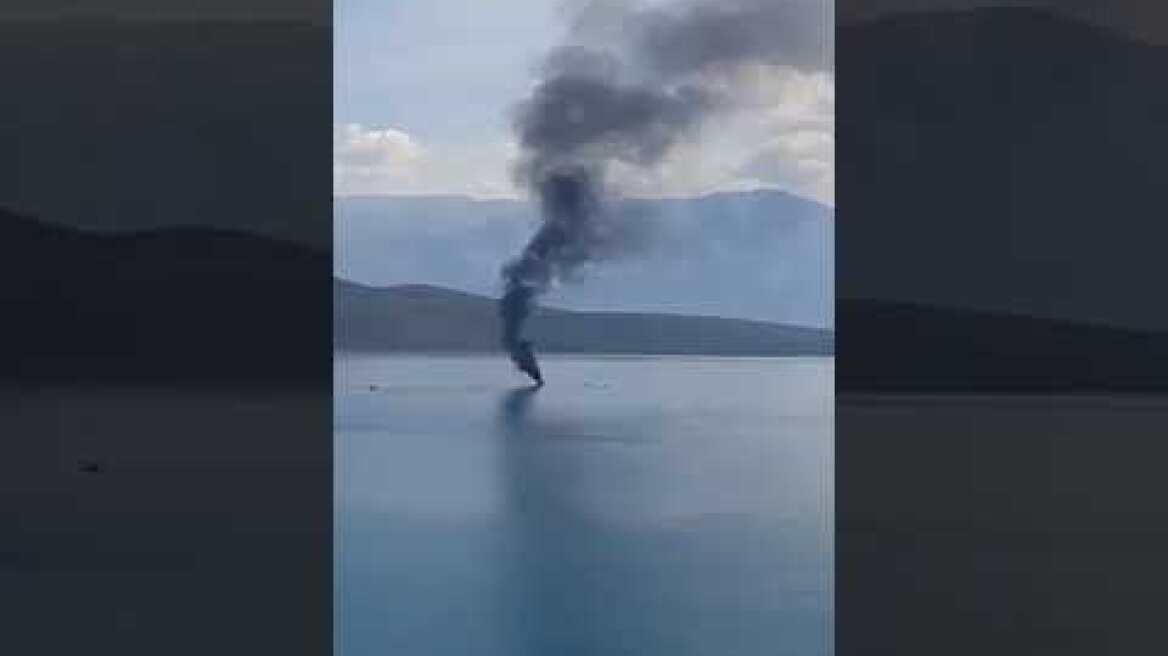 Πυρκαγιά σε σκάφος απέναντι από τη Νικιάνα