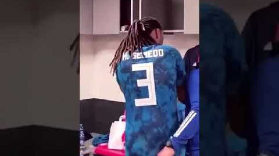 Ολυμπιακός αποδυτήρια μετά την πρόκριση στην Ολλανδία