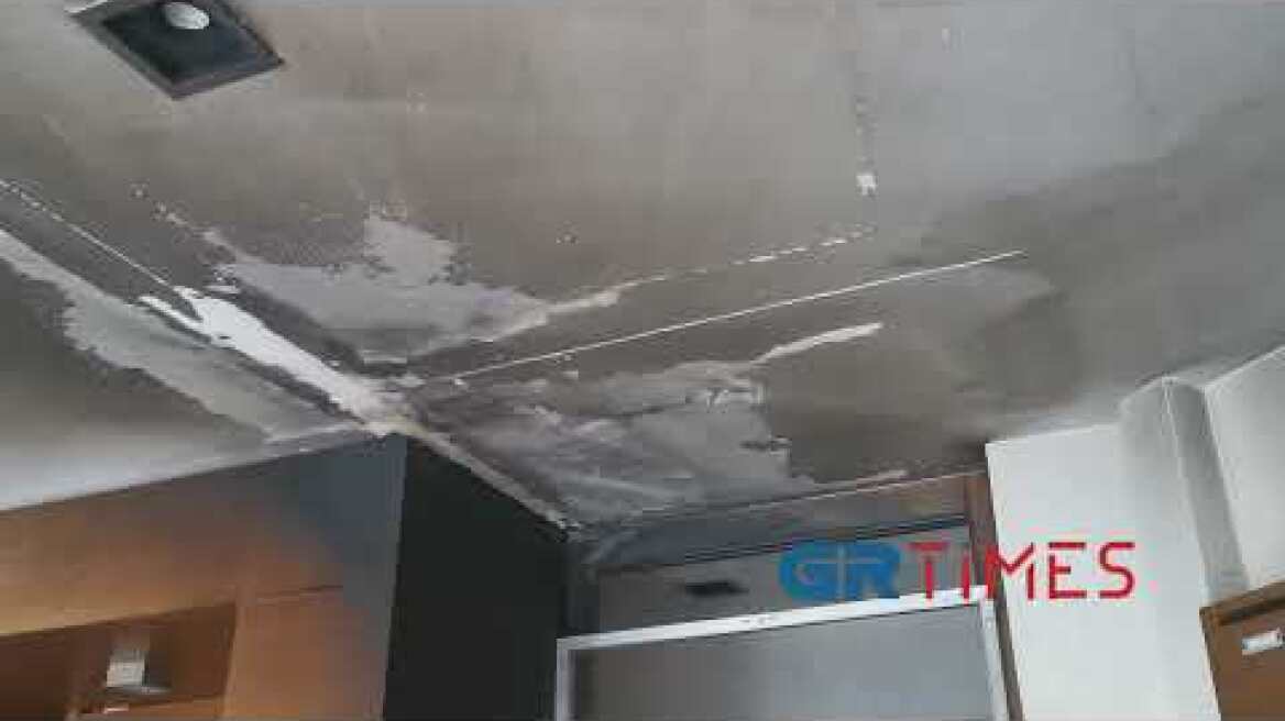 Γκαζάκια σε είσοδο οικοδομής - GRTimes.gr