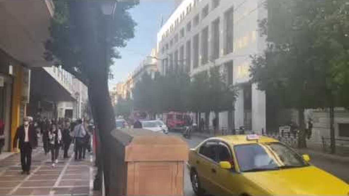 Φωτιά στην Alpha Bank στη Σταδίου