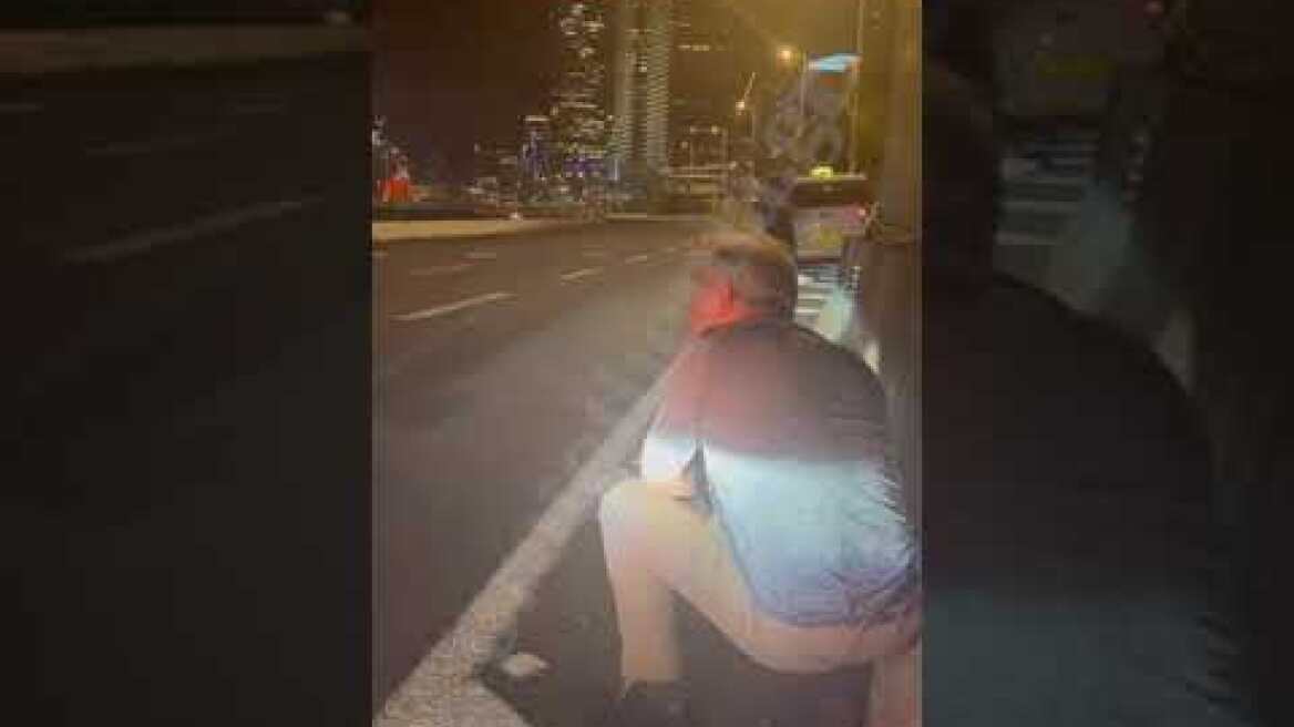 Τελ Αβιβ - Οδηγοί σταματάνε τα οχηματά τους όπου βρουν