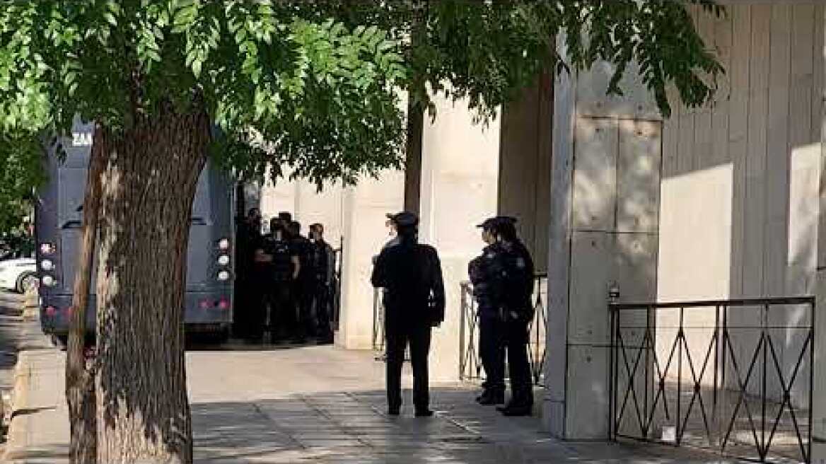 Συνεχίζεται η μεταφορά των χρυσαυγιτών