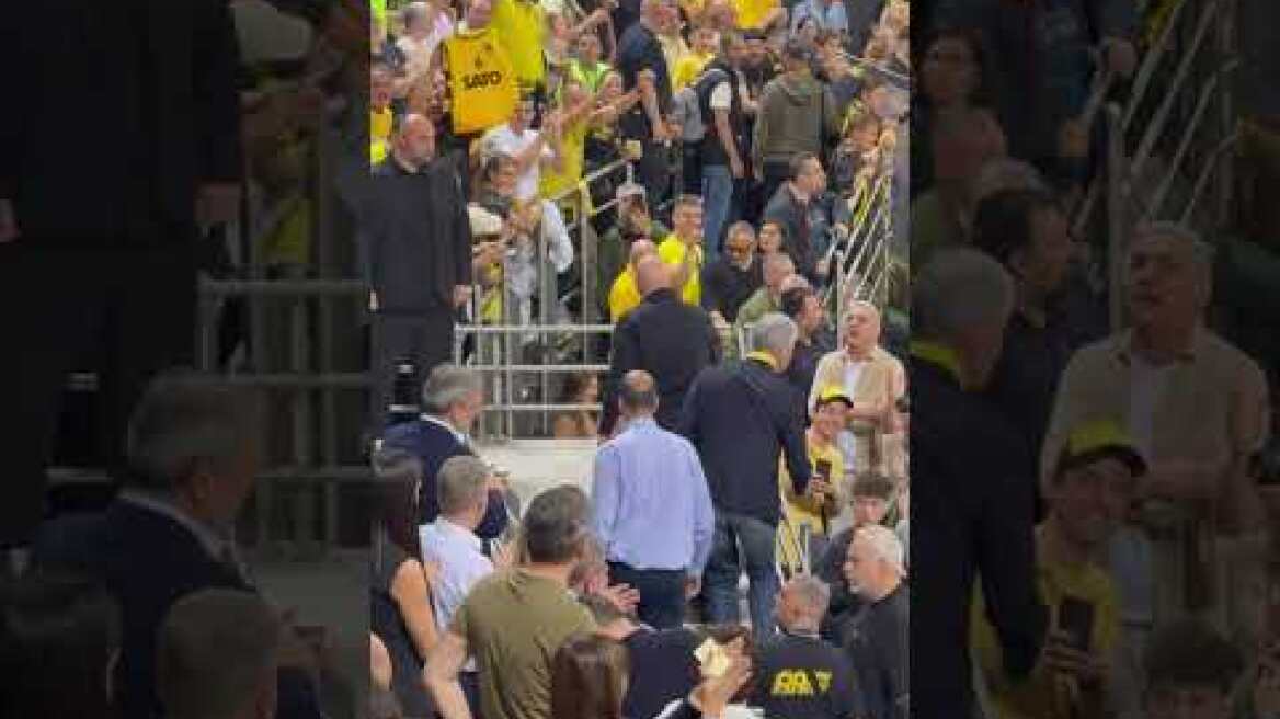 Αποθέωση στο Παλέ για τον Νίκο Γκάλη