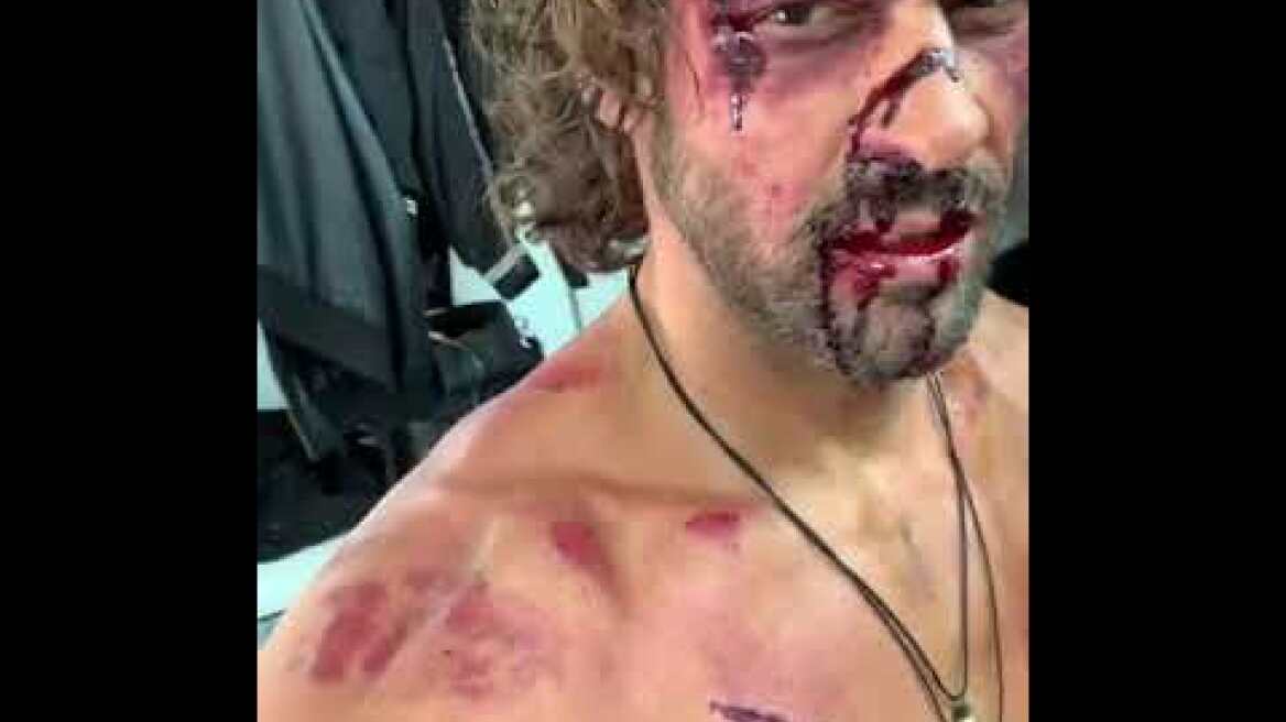 O Γιάννης Σπαλιάρας τρώει... ξύλο στη σειρά του Netflix!