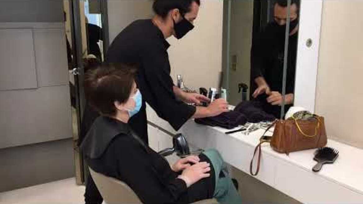 Βίντεο κομμωτήριο gino απολυμαινει τις χτένες