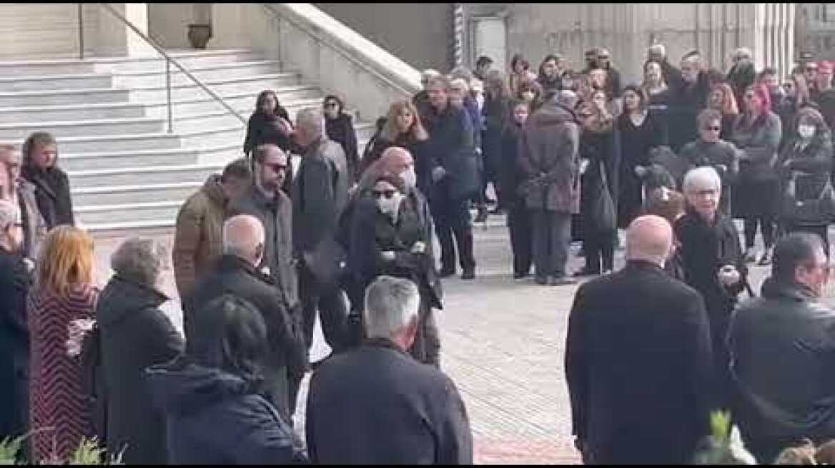 «Τελευταίο αντίο» στη σοπράνο Ελισάβετ Χατζηβασιλείου που έχασε τη ζωή της στα Τέμπη