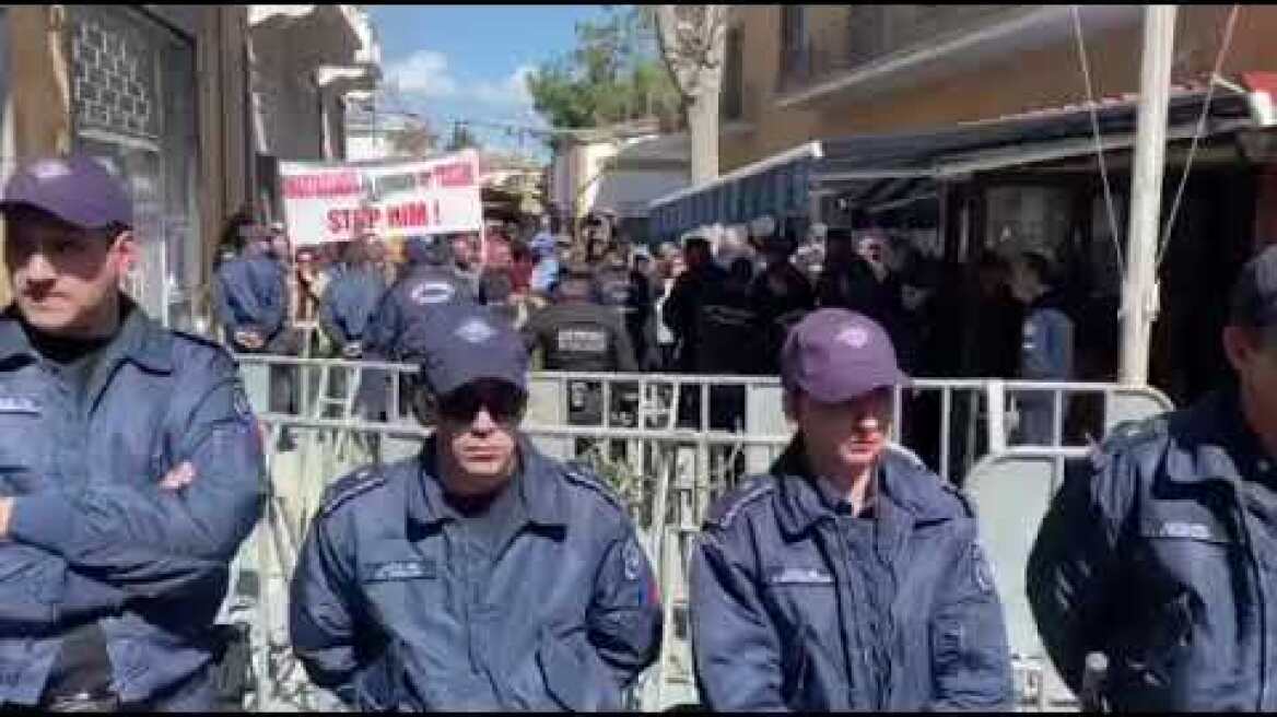 Ξανά στη Λήδρας οι Unite Cyprus - Διαδηλώνουν κατά του κλεισίματος των οδοφραγμάτων