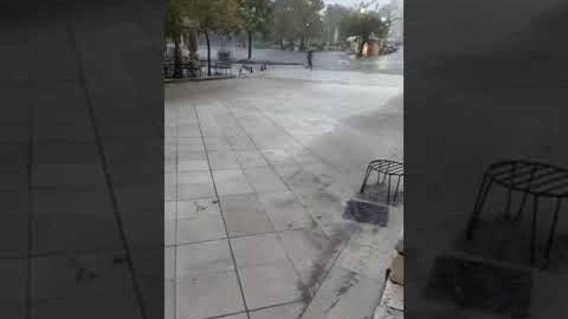 Κακοκαιρία Αθηνά: Πλημμύρα στο Λιστόν Κέρκυρας