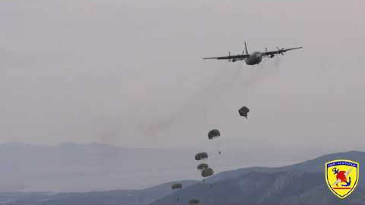 Πτήση αμερικανικών μεταγωγικών Ακρόπολη