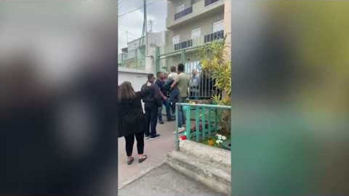 Ψήφισαν αλλά δεν μπορούσαν να   φύγουν από το σχολείο!