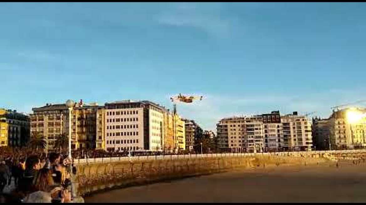 Hidroavion en la playa de la concha