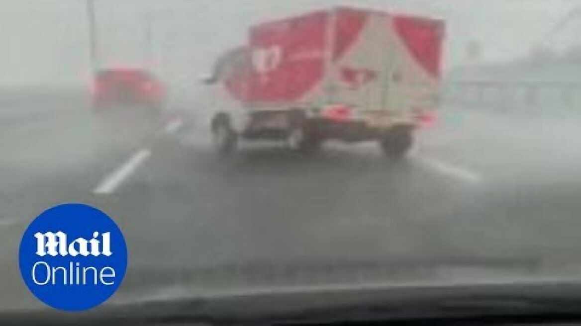 Force of Typhoon Jebi's winds sends lorry flying across road - Mail Online