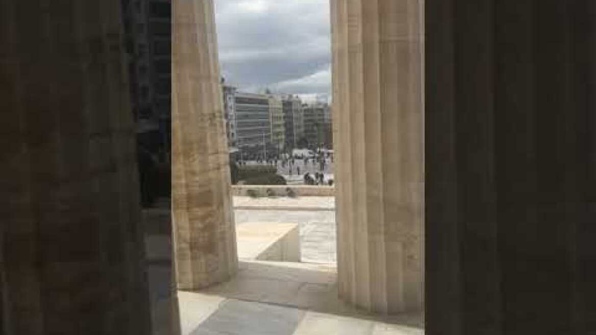 Εικόνες των επεισοδίων από τη Βουλή (1)