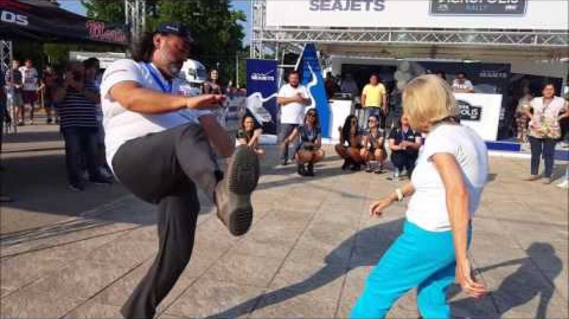 Ο χορός του Μάριου Ηλιόπουλου και της μητέρας του Δέσποινας