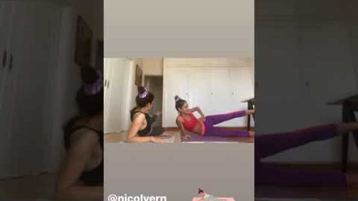 Η Τόνια Σωτηροπούλου κάνει γυμναστική στο σπίτι της