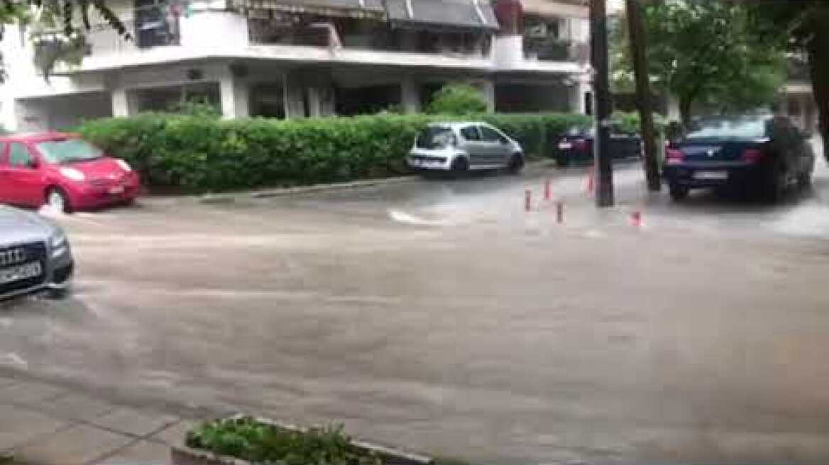 Thestival.gr Ποτάμια οι δρόμοι στην Καλαμάρια - Οδός Χειμωνιδου