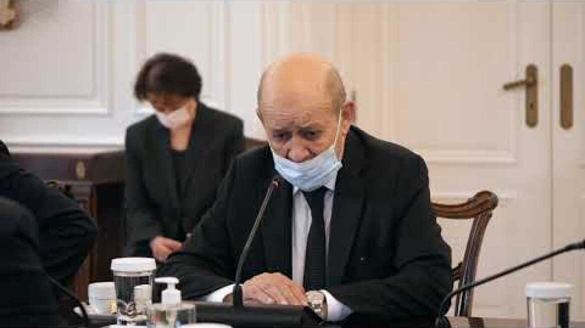 Συνάντηση του Πρωθυπουργού με τον Υπουργό Εξωτερικών Jean-Yves Le Drian