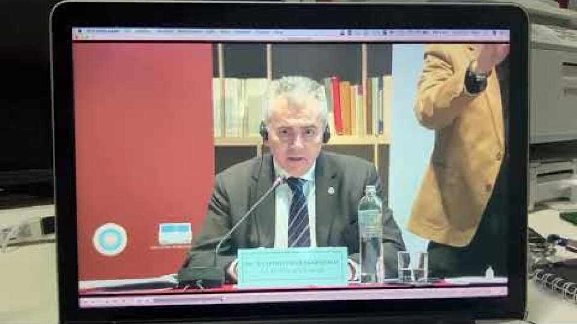 Ο Χαρακόπουλος ανακαλεί στην τάξη τον Ρώσο βουλευτή που εμφανίστηκε με μπλουζάκι Ζ