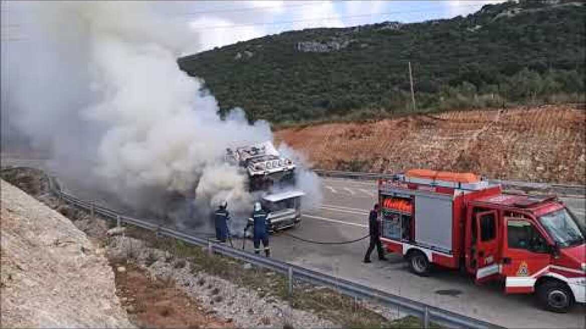 Νταλίκα τυλίχθηκε στις φλόγες εν κινήσει στην Ε.Ο. Γαργαλιάνοι - Ρωμανός στον κόμβο των Γαργαλιάνων