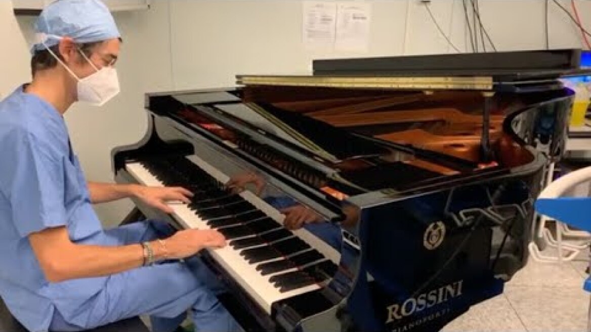 Suona il piano in sala operatoria