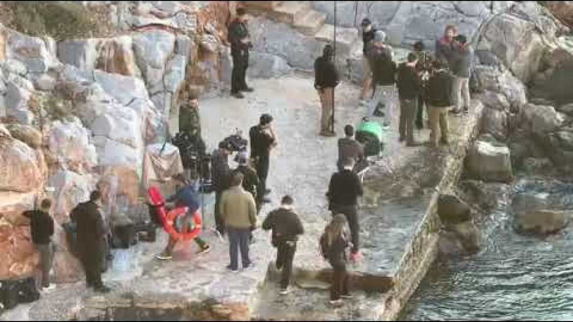 Εικόνες από τα γυρίσματα της ταινίας του Μπράντ Πιτ στην παραλία της Ύδρας