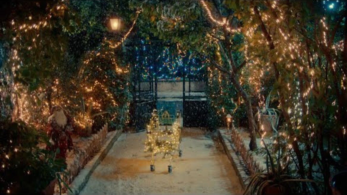 ΑΒ Βασιλόπουλος | Στις γιορτές, τα έχεις όλα και κάτι παραπάνω.