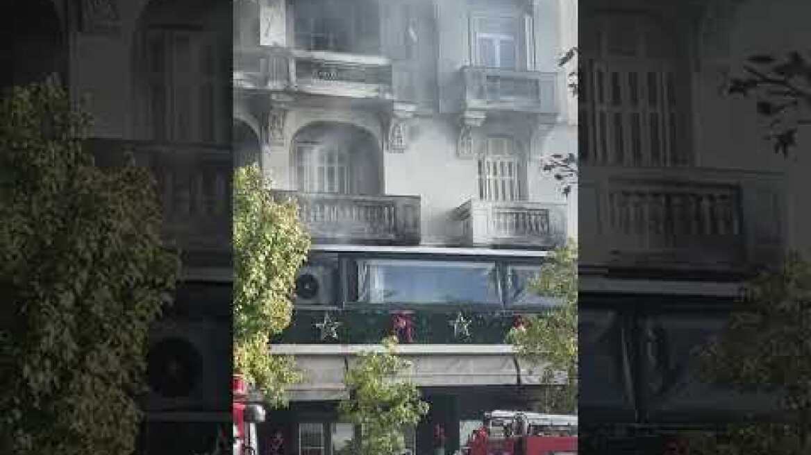 φωτιά σε καφετέρια στη Λεωφόρο Νίκης στη Θεσσαλονίκη (1)