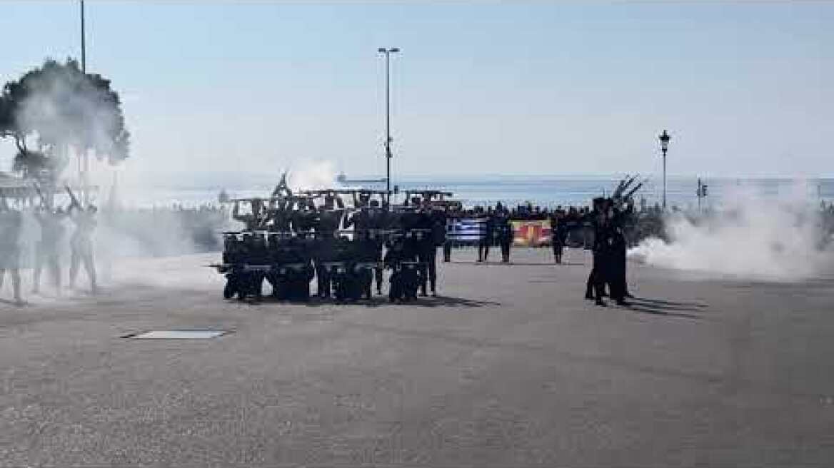 Εντυπωσιακή επίδειξη της ΣΣΑΣ στην πλατεία Αρισοτέλους