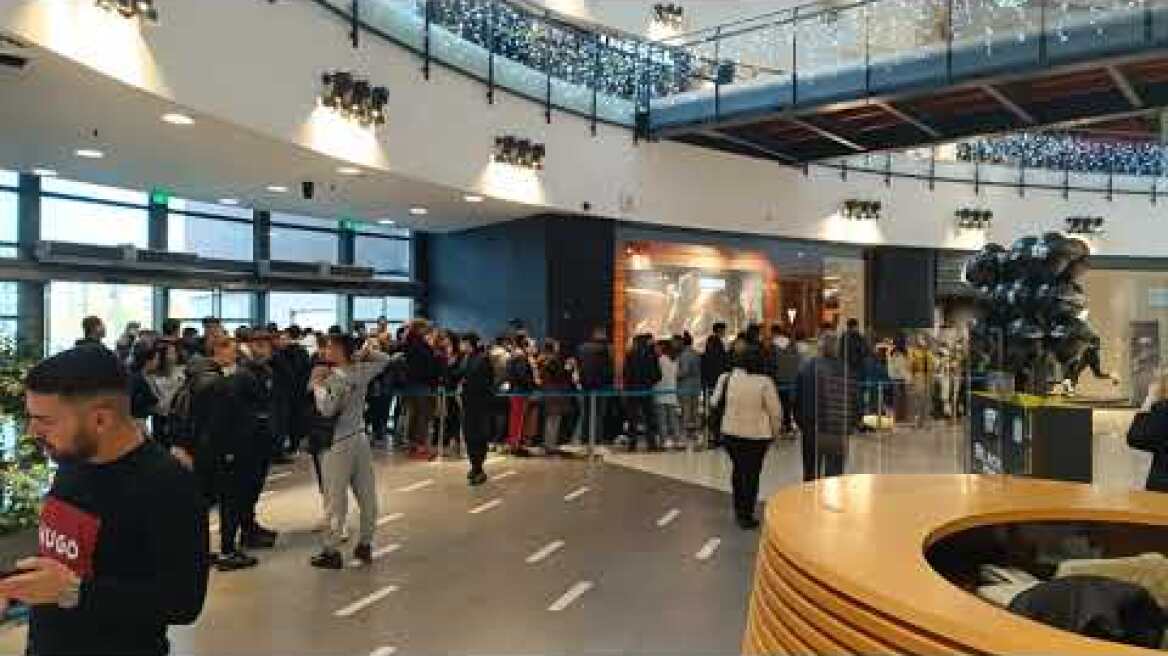 ThessToday.gr - Ουρές Black Friday εμπορικό κέντρο Θεσσαλονίκης