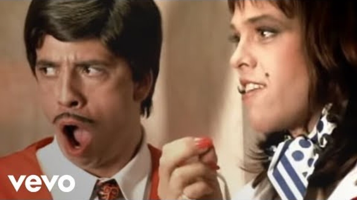 Foo Fighters - Learn To Fly (Official Music Video)