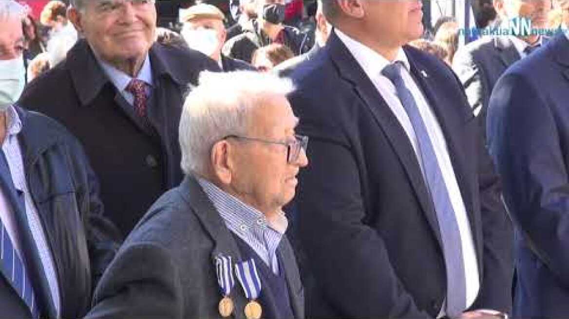 Nafpaktia news: Ναύπακτος: Βράβευση του τελευταίου Εύζωνα του 2/39 Σ.Π του Πολέμου