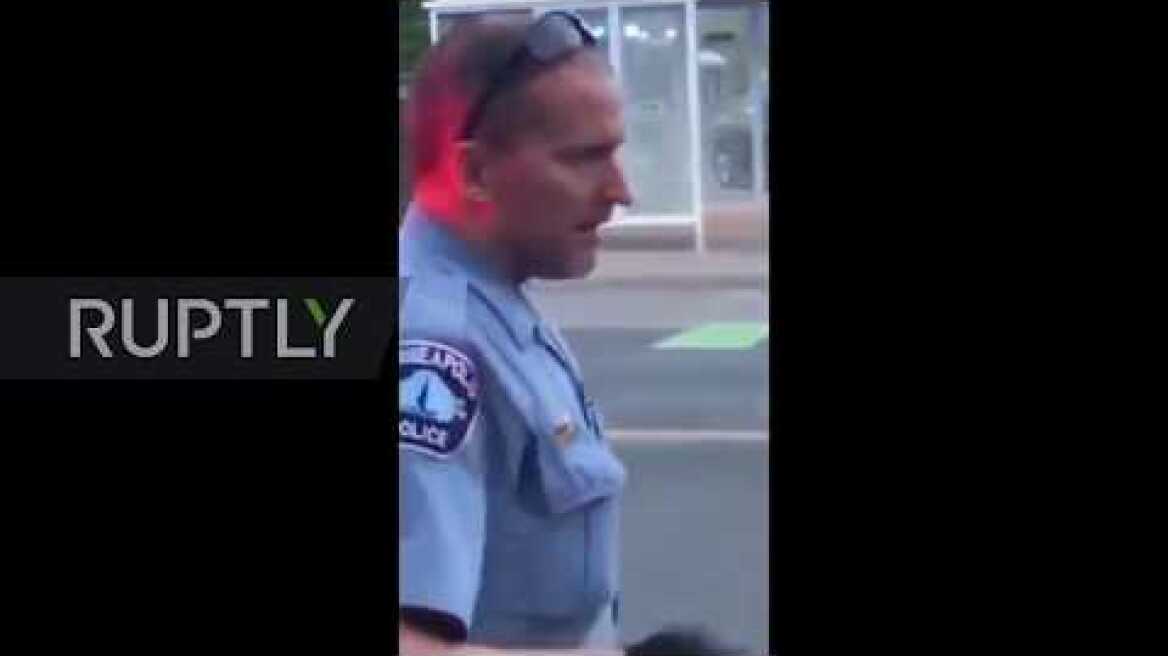 USA: Bystanders plead with police in Floyd arrest footage *WARNING*