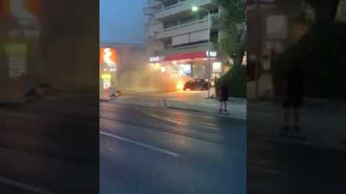 ΦΛΕΓΟΜΕΝΟ ΙΧ ΣΕ ΒΕΝΖΙΝΑΔΙΚΟ