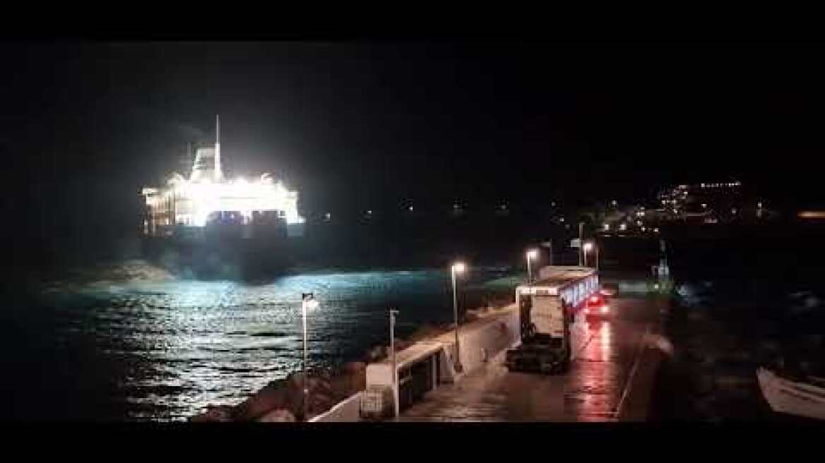 ΤΟ ΠΛΟΙΟ ΑΝΕΜΟΣ ΕΔΕΣΕ ΜΕ ΔΥΝΑΤΟ ΑΝΕΜΟ ΣΤΗ ΣΙΦΝΟ