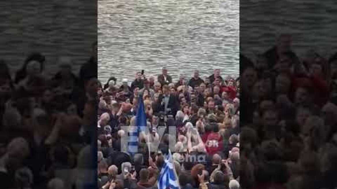 Eviathema.gr - Ο Κυριάκος Μητσοτάκης στην παραλία Χαλκίδας