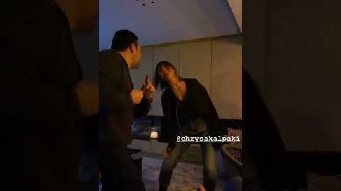 Ελένη Τσολάκη: Το πάρτι έκπληξη για τα γενέθλιά της και το... ζεϊμπέκικο