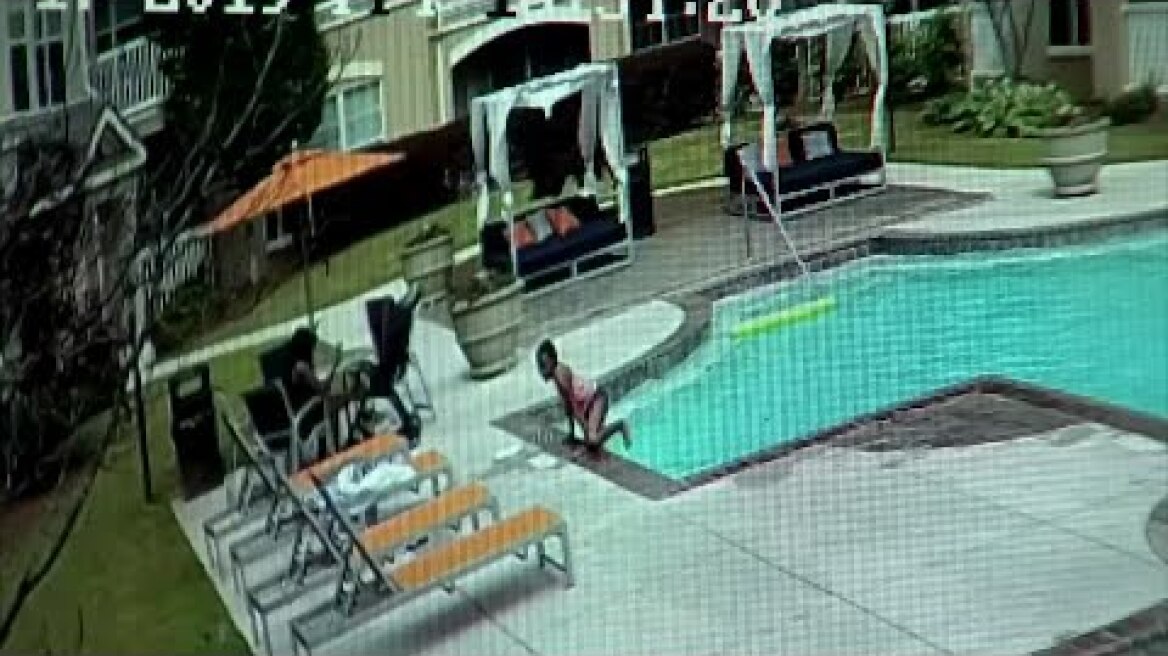 Georgia girl saves sister from drowning in pool