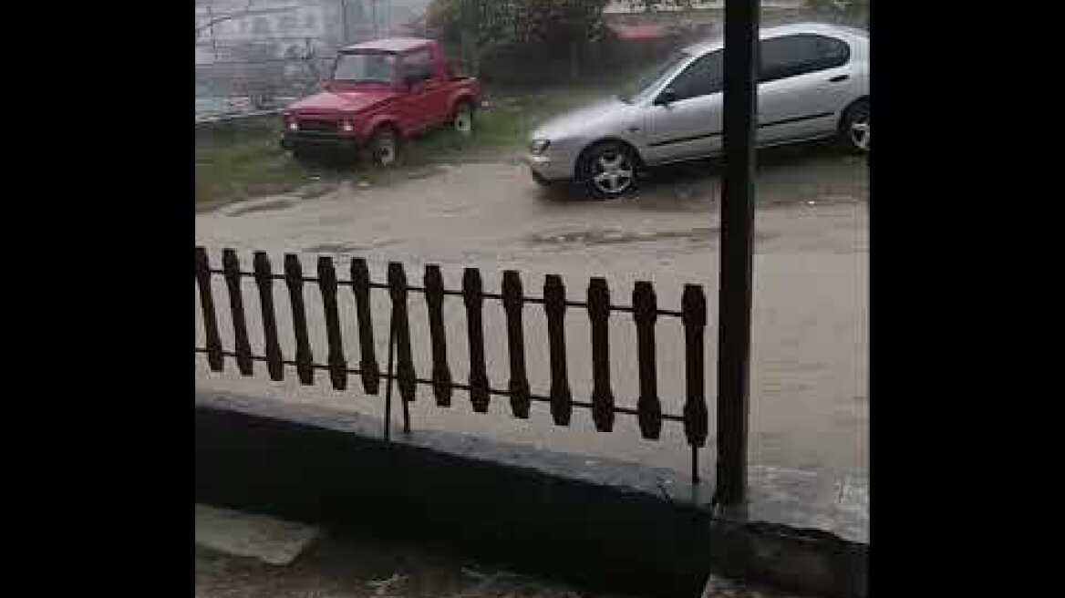 Κακοκαιρία Αριέλ: Πλημμύρισαν οι δρόμοι στην Κύμη