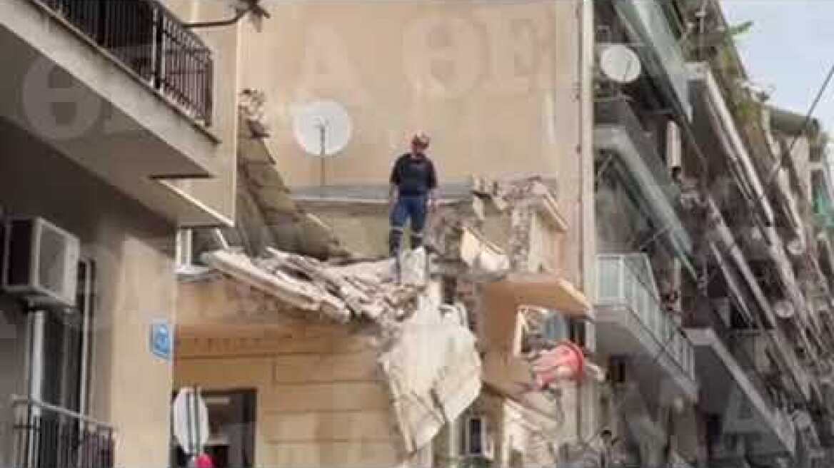 Κατέρρευσε τμήμα κτηρίου στο Πασαλιμάνι