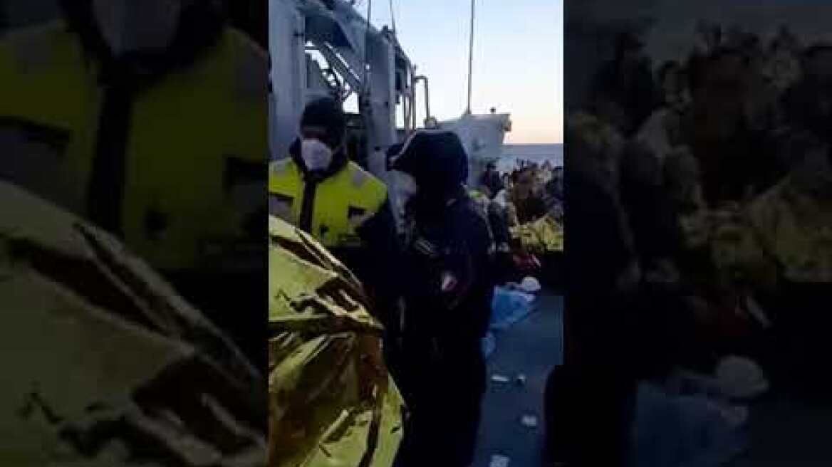 Διασωθέντες από τη φωτιά στο πλοίο (6)