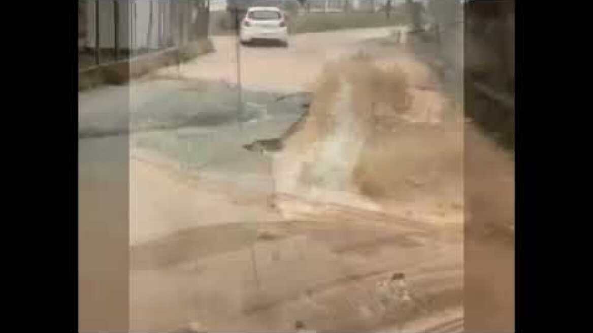 «Χείμαρρος» από λάσπη στο Μαράθι Ακρωτηρίου