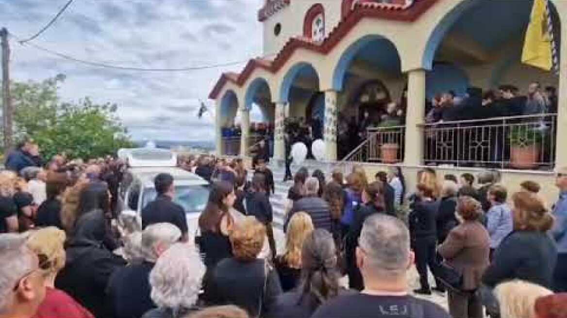 Μακρίσια: Σε κλίμα οδύνης το τελευταίο «αντίο» στον 13χρονο Κωνσταντίνο