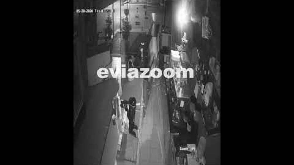 EviaZoom.gr - Χαλκίδα: Η στιγμή της διάρρηξης σε κατάστημα cafe 