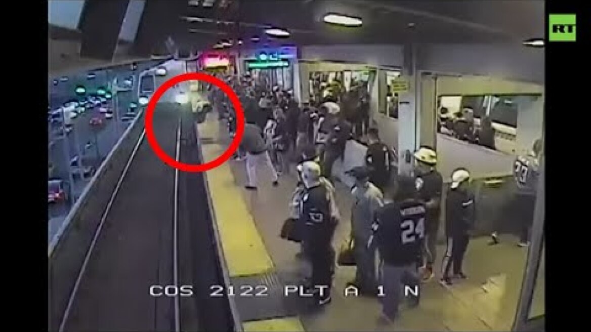 Transit worker drags fallen passenger to safety, seconds before train passes